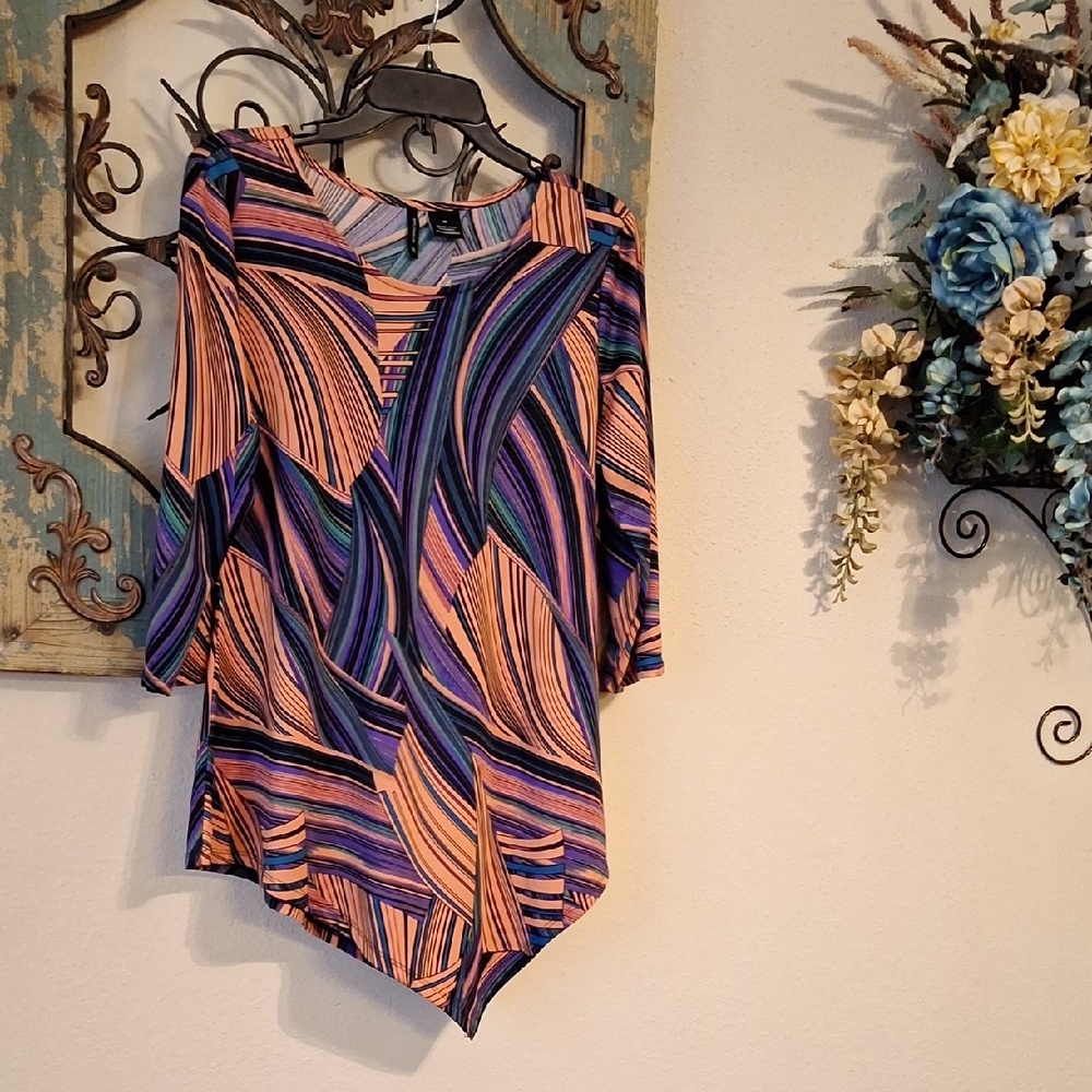 🔥🔥CLEARANCE ITEM🔥🔥New Directions Vibrant Swirl Blouse. NWOT Size Medium - Picture 1 of 8